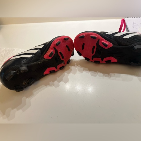 ADIDAS GIRLS BLACK/WHITE/PINK SOCCER CLEATS. SIZE 12 - Picture 9 of 12